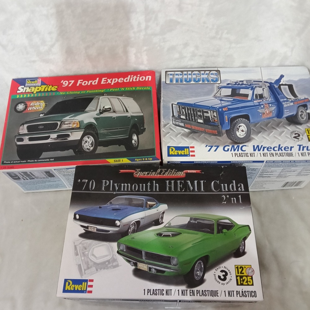 Revell Model Car Kit Lot 70 Plymouth HEMI Cuda 77 GMC Wrecker 97 Ford Expedition